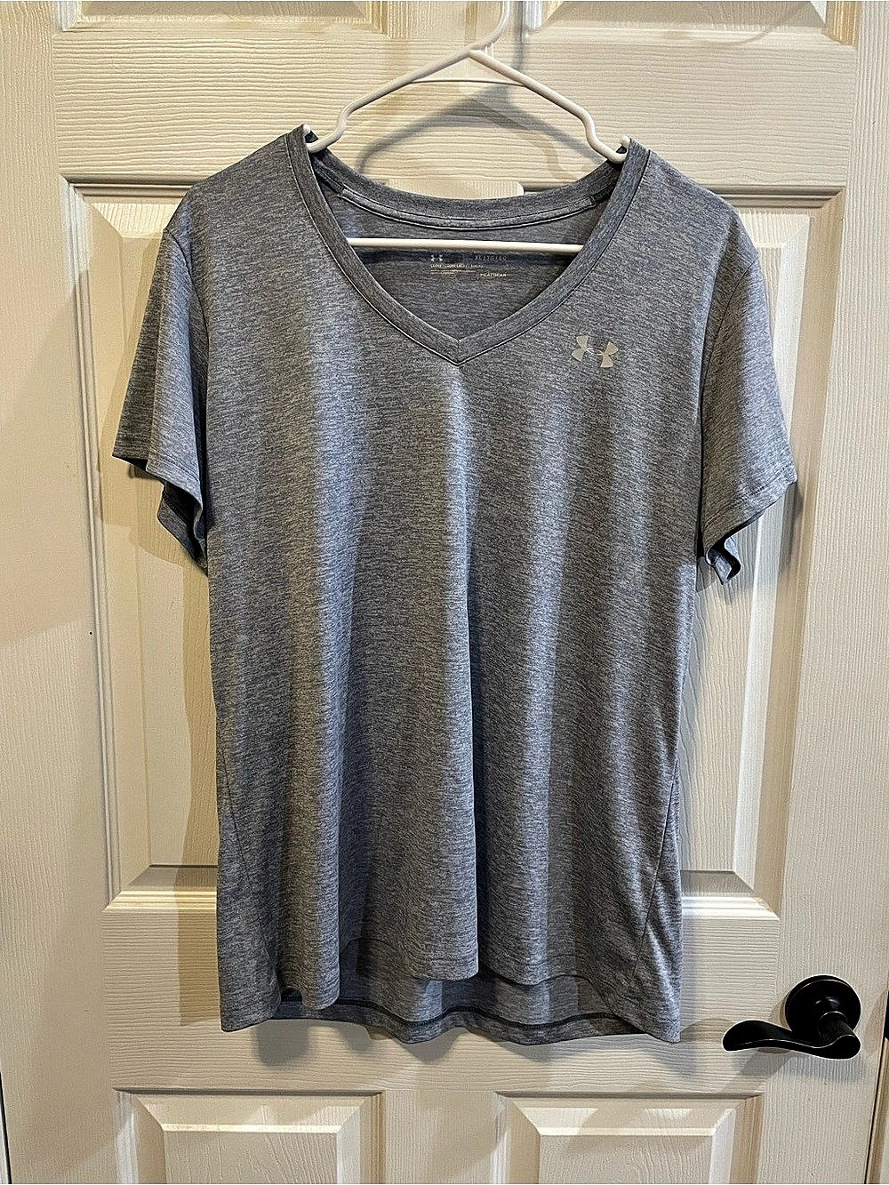 Under Armour HeatGear Gray V Neck Tee XL
